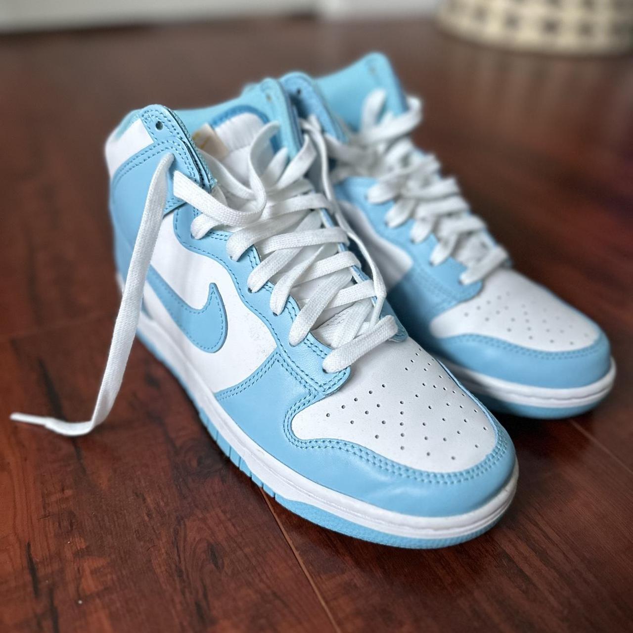 light blue nike trainers womens