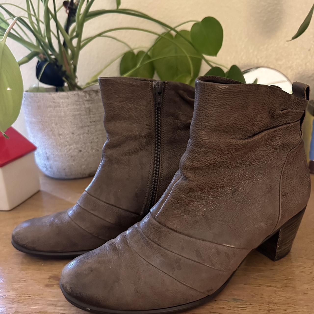 Light 2025 brown booties