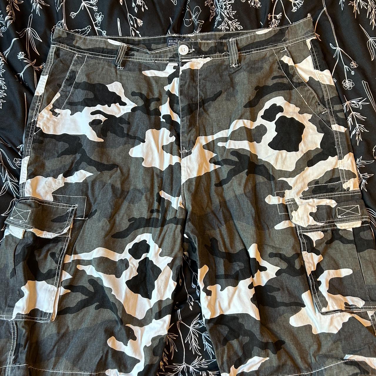 Men’s black camo shorts Size: 40” Style: black... - Depop