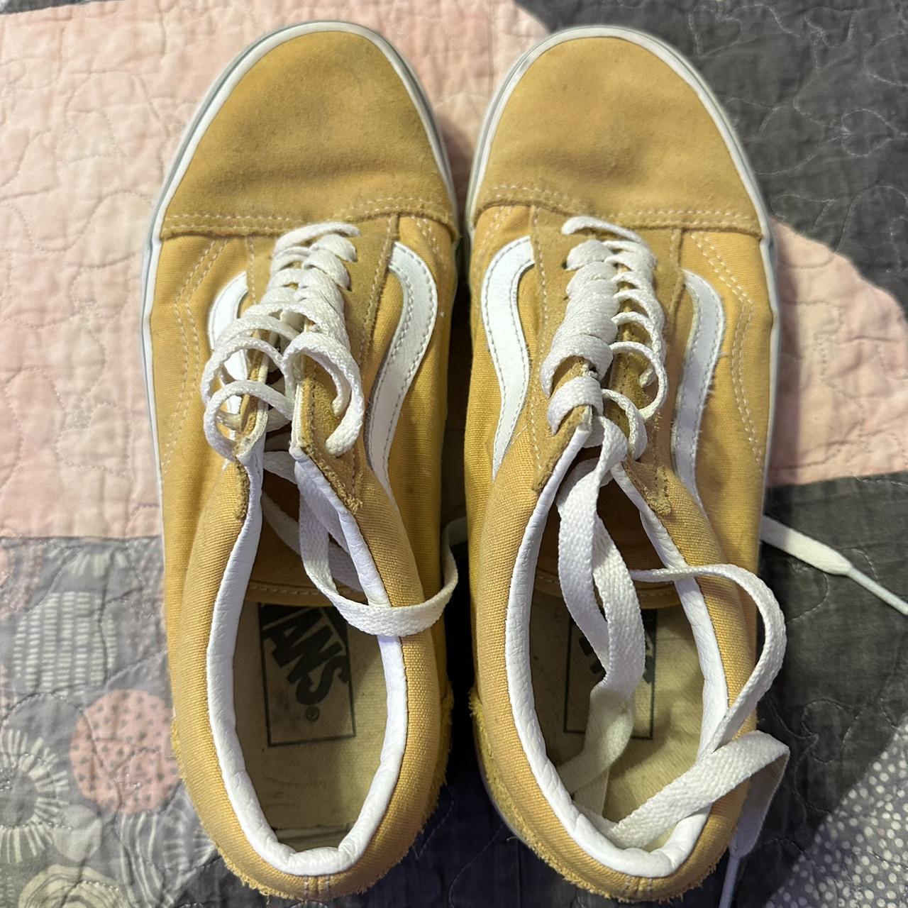 Vans yellow best sale shoe laces