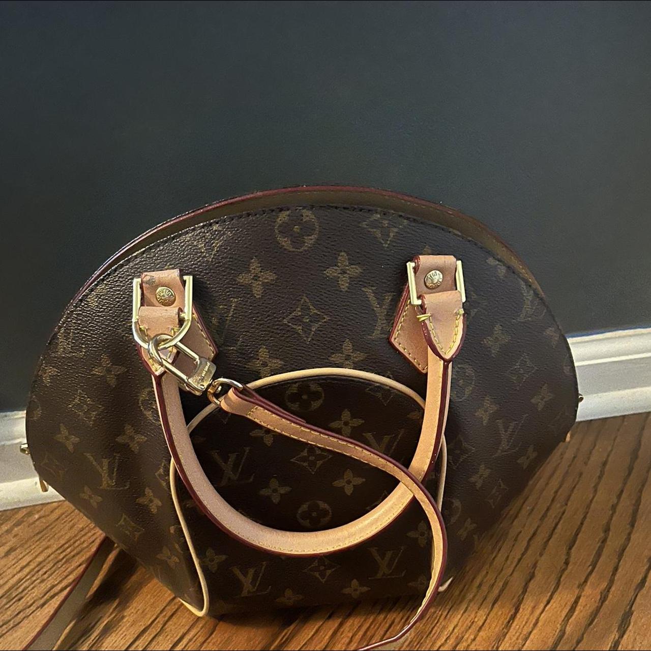Vintage Louis Vuitton bag in used vintage condition. - Depop
