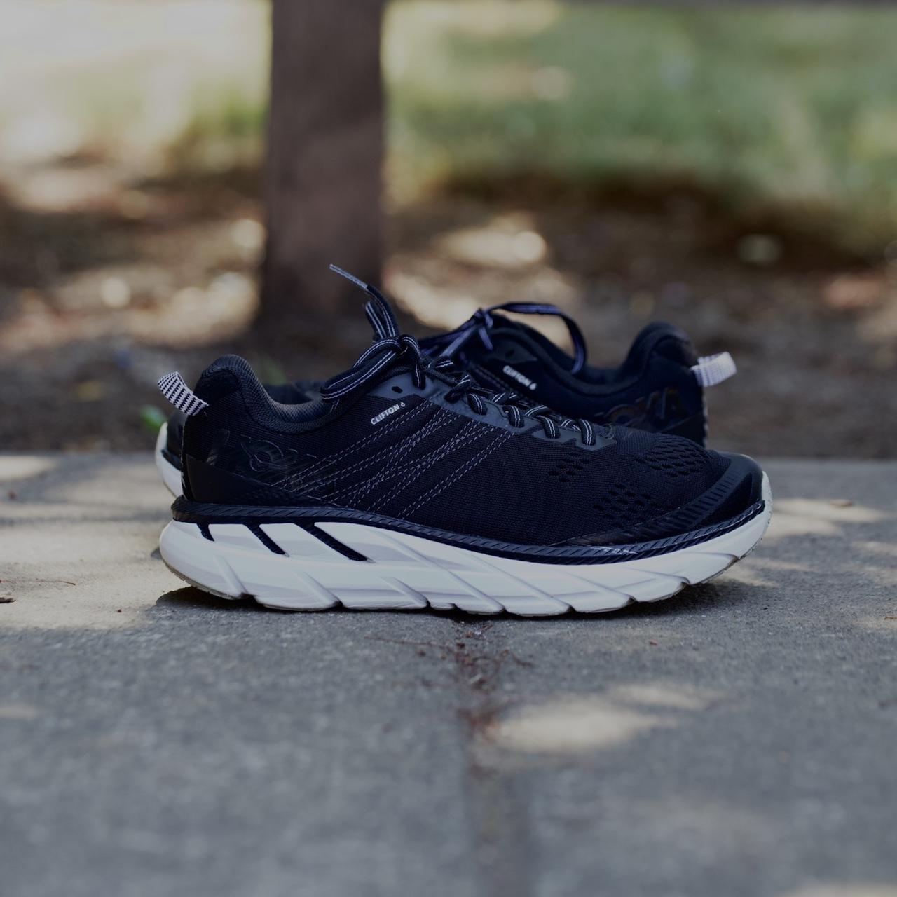 hoka one one clifton 6 black white