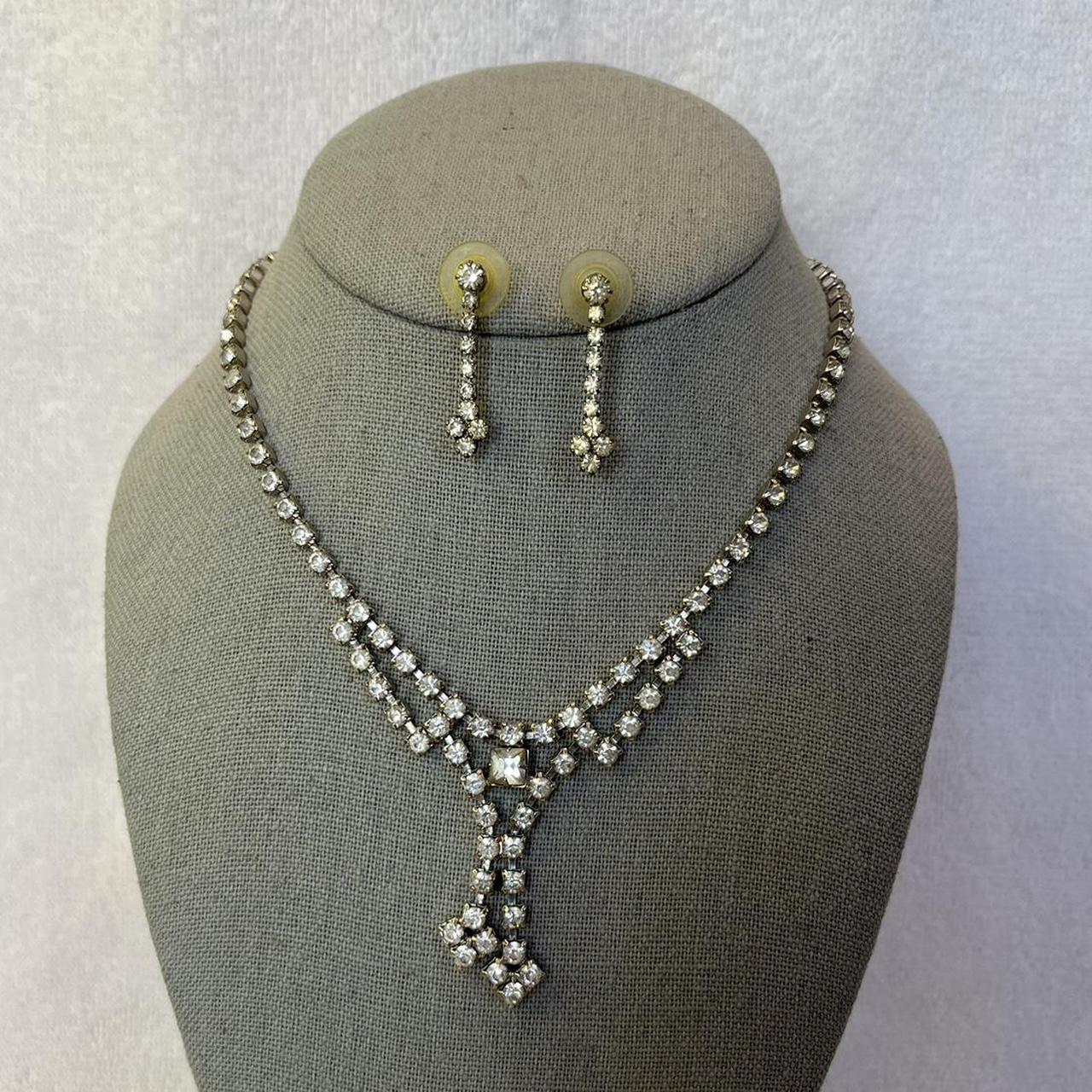 Icemond Rhinestone Studded Crown Small Initial Alphabet Letter Pendant Necklace 24" Box Chain Necklace In Gold Tone Or Silver Tone - Foto 3