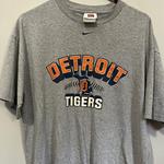 Vintage pink v-neck Detroit tigers T-shirt (2000's) - Depop