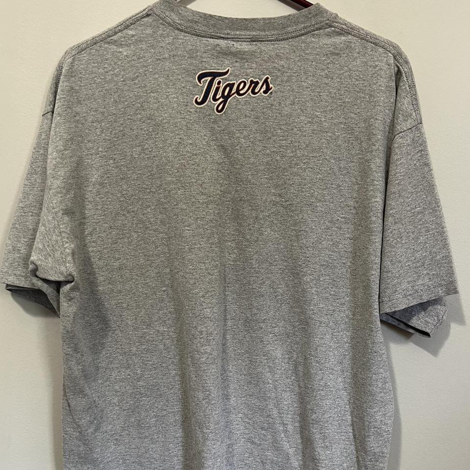 Vintage pink v-neck Detroit tigers T-shirt (2000's) - Depop