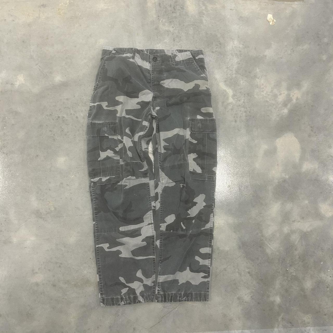 Vintage Camo Cargo pants with the nice winter... - Depop