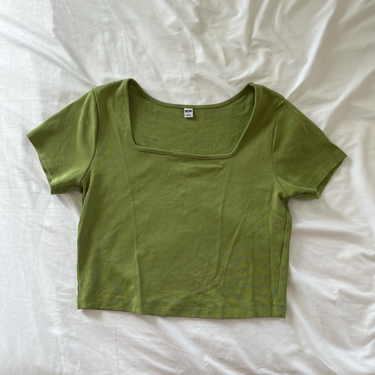 UNIQLO Women's Green Crop-top | Depop