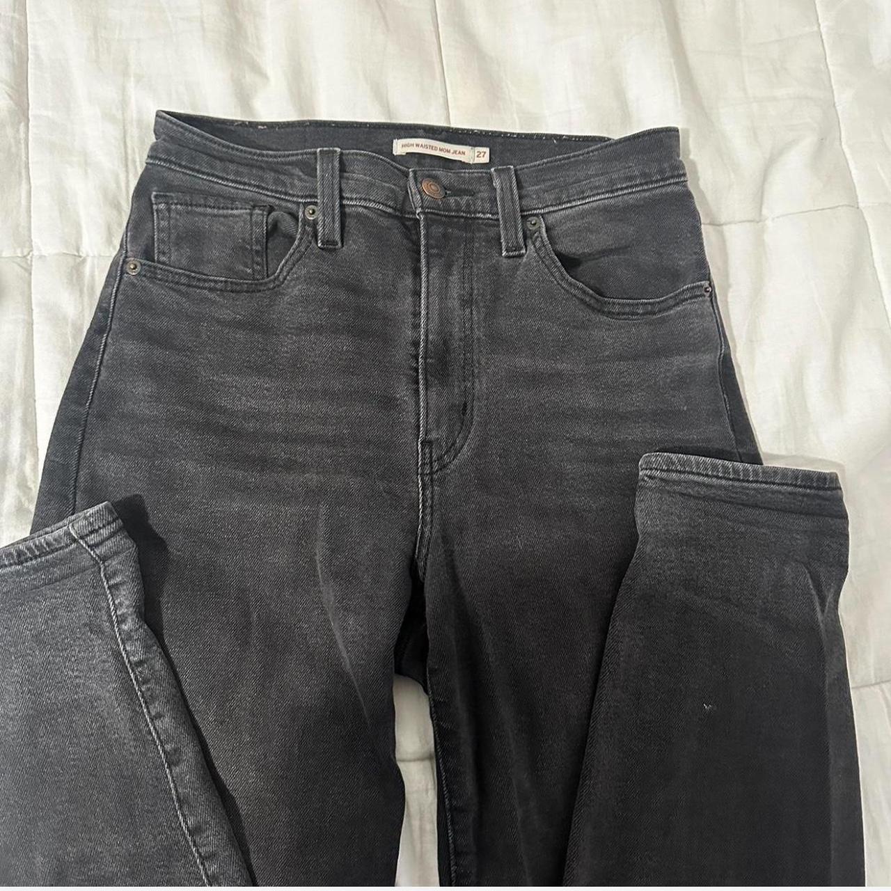 Levi high rise mom Jean!! Super cute just don’t wear... - Depop