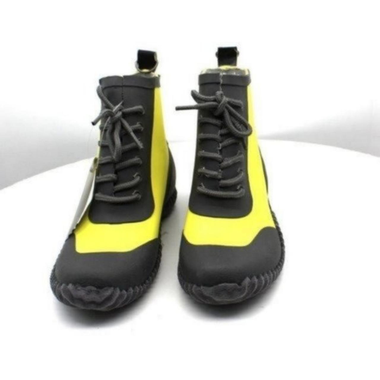 Däv Women's Yellow and Black Boots