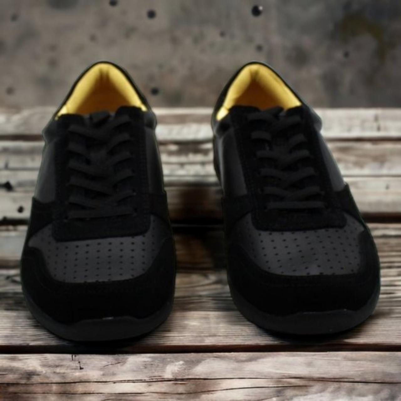 Vionic on sale black sneakers