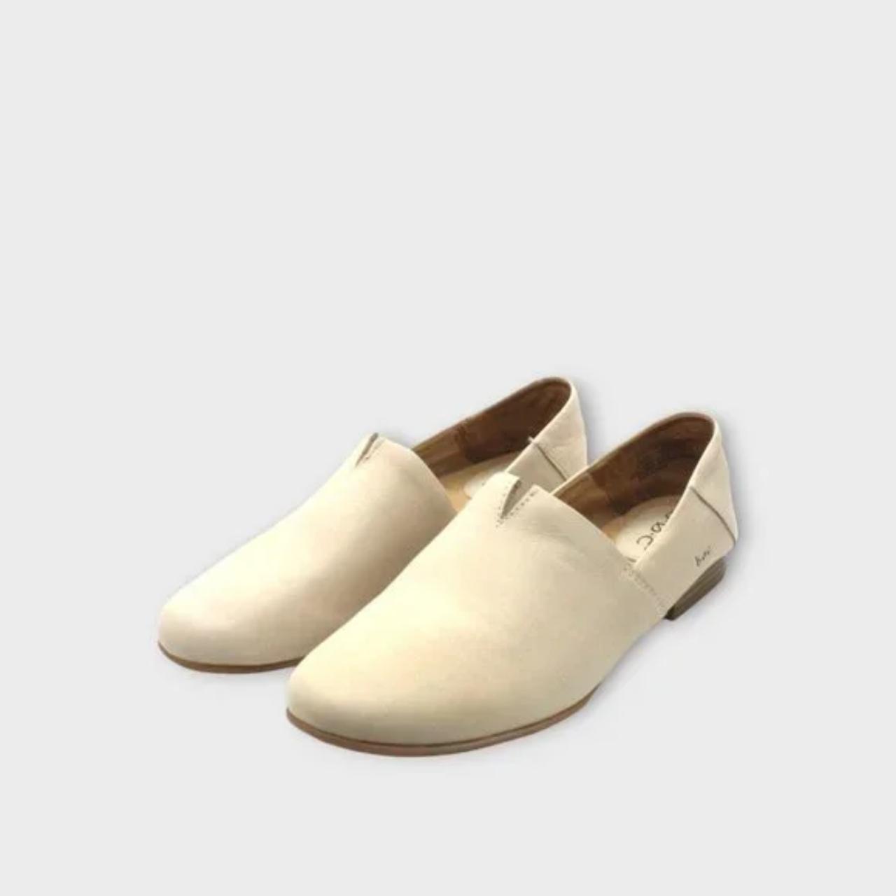 Boc suree store slip on taupe