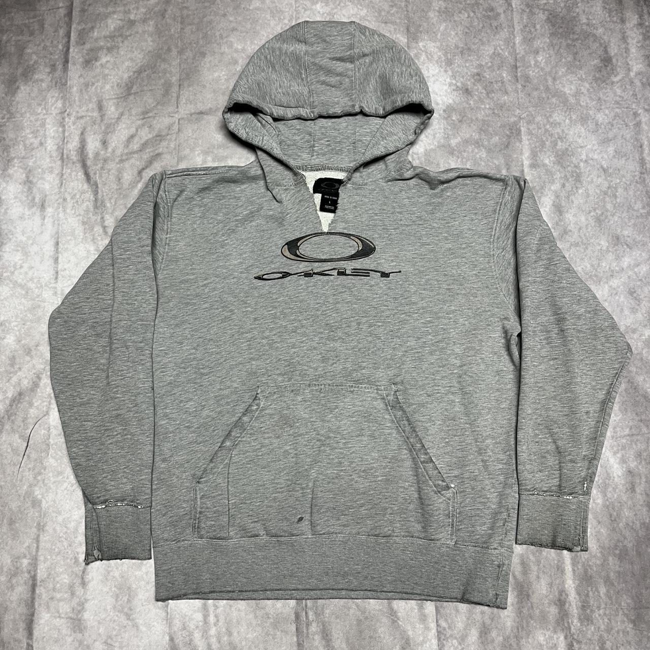 Oakley Men's Hoodie - Grey - L – Y2K 2000's Grey Oakley hoodie #skater#vintage#y2k