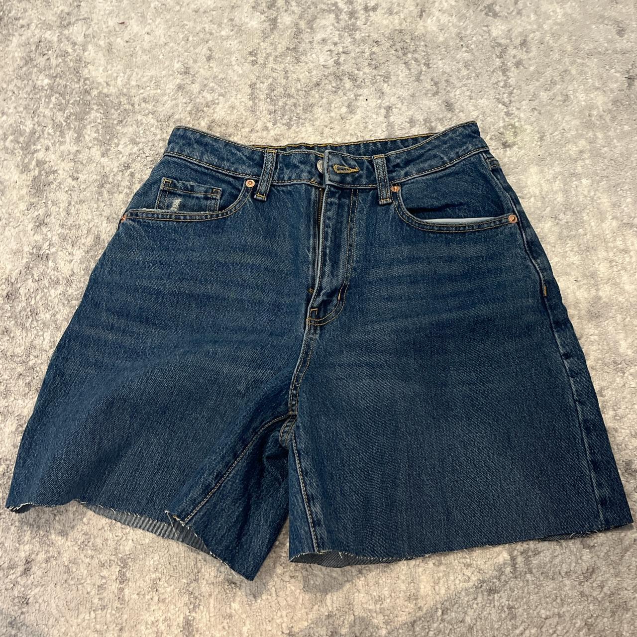 dark wash denim shorts 🫐 size 2/26 but fits like a 4... - Depop