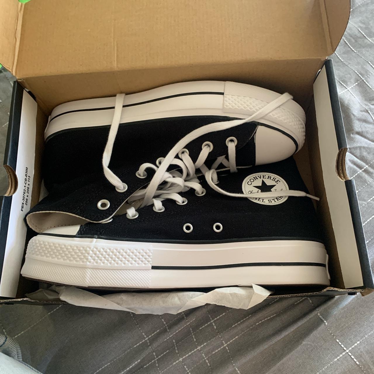 high top converses never worn - Depop