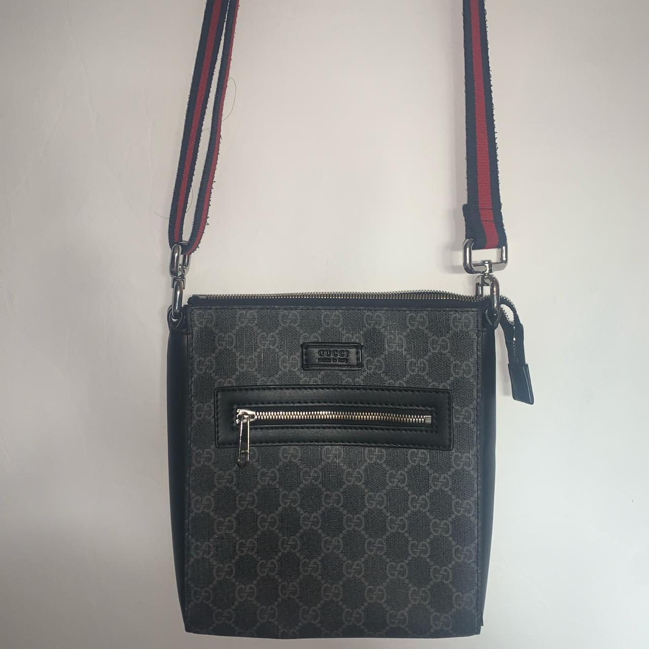 Gucci messenger bag Used slightly worn - Depop
