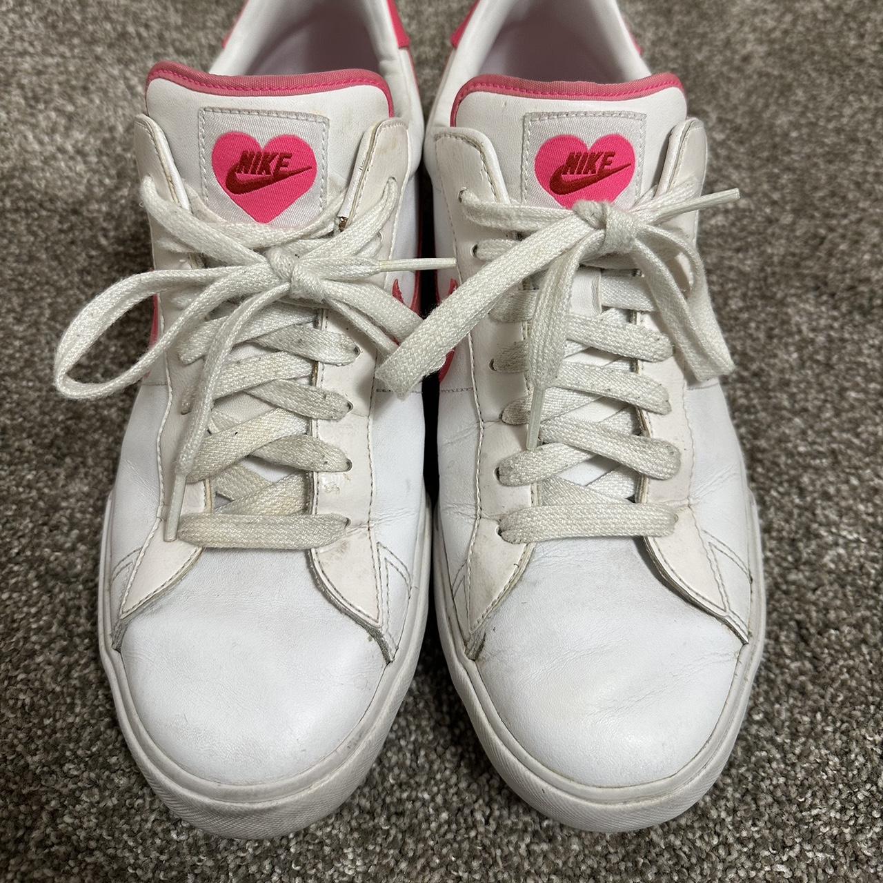nike pink white