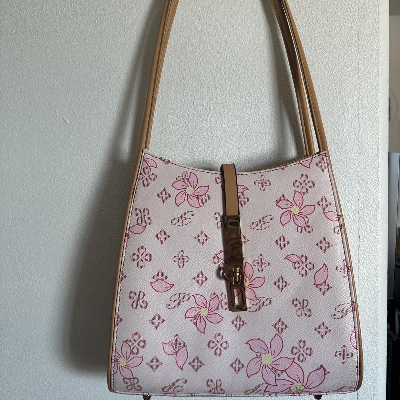P flower print purse tags are for exposure Flaws - Depop
