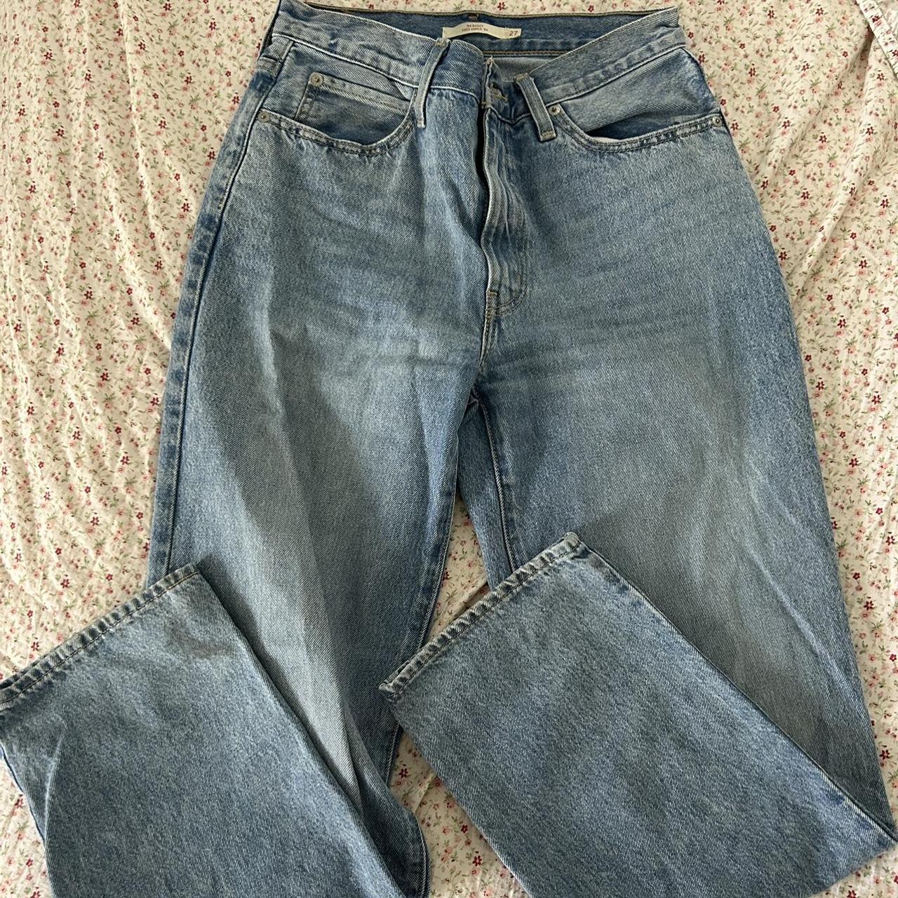 Baggy fit Levi’s jeans size 27 - Depop