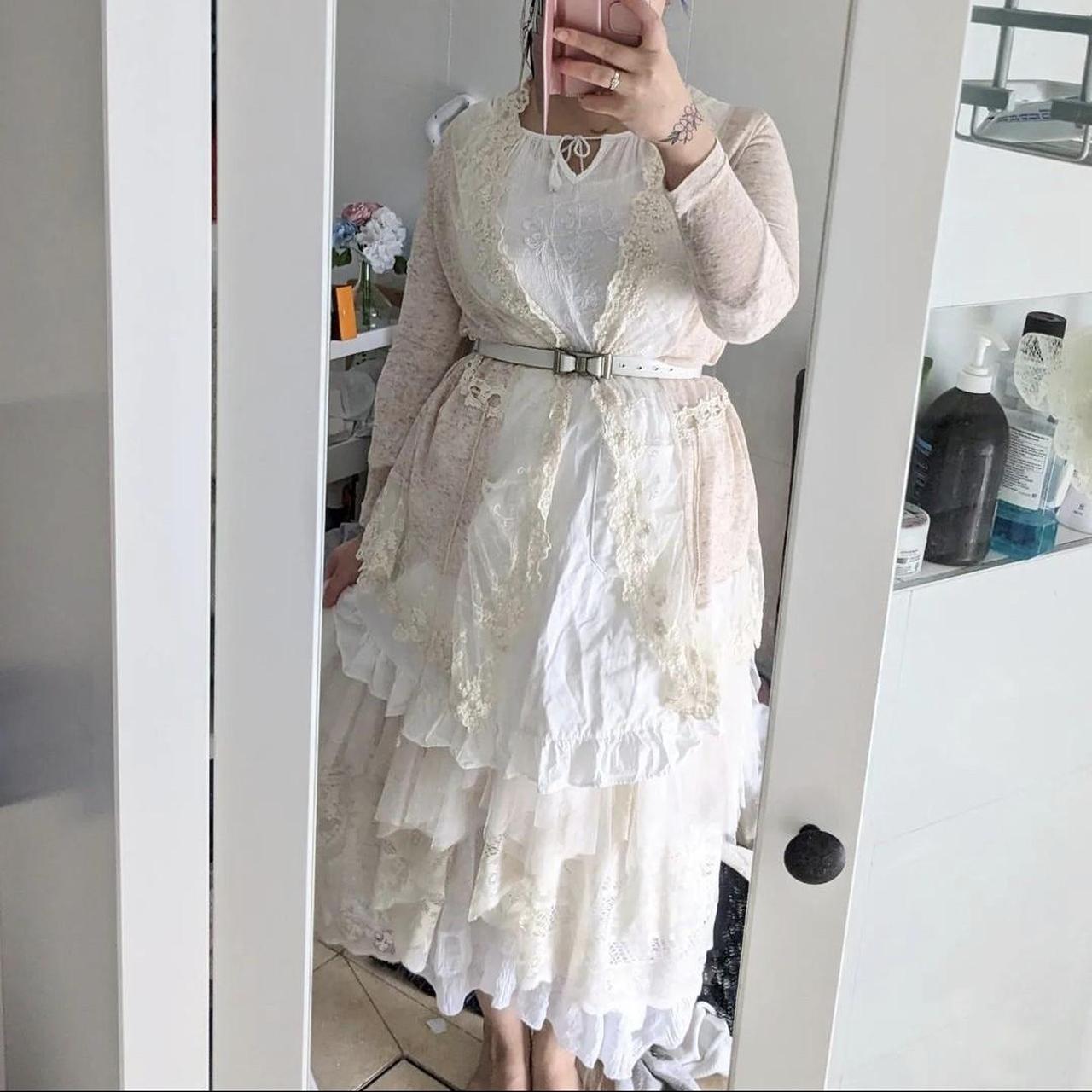 Beautiful cream lace skirt No size around medium Nov - Depop