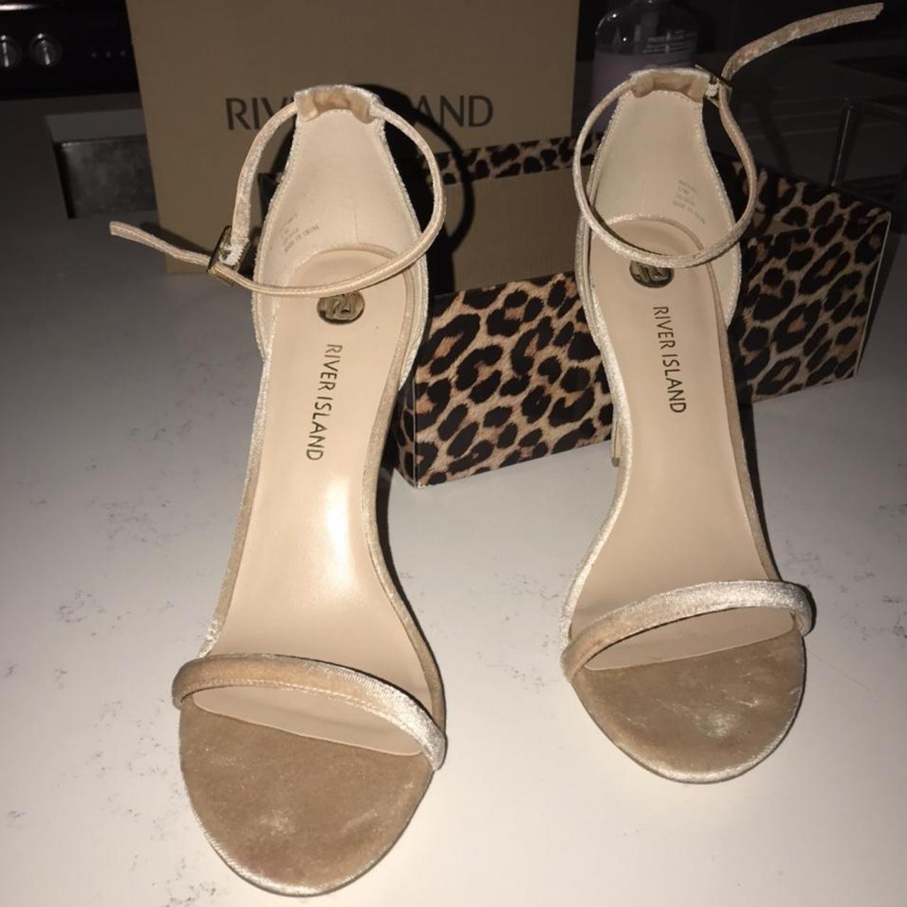 River Island Women's Pink Sandals | Depop