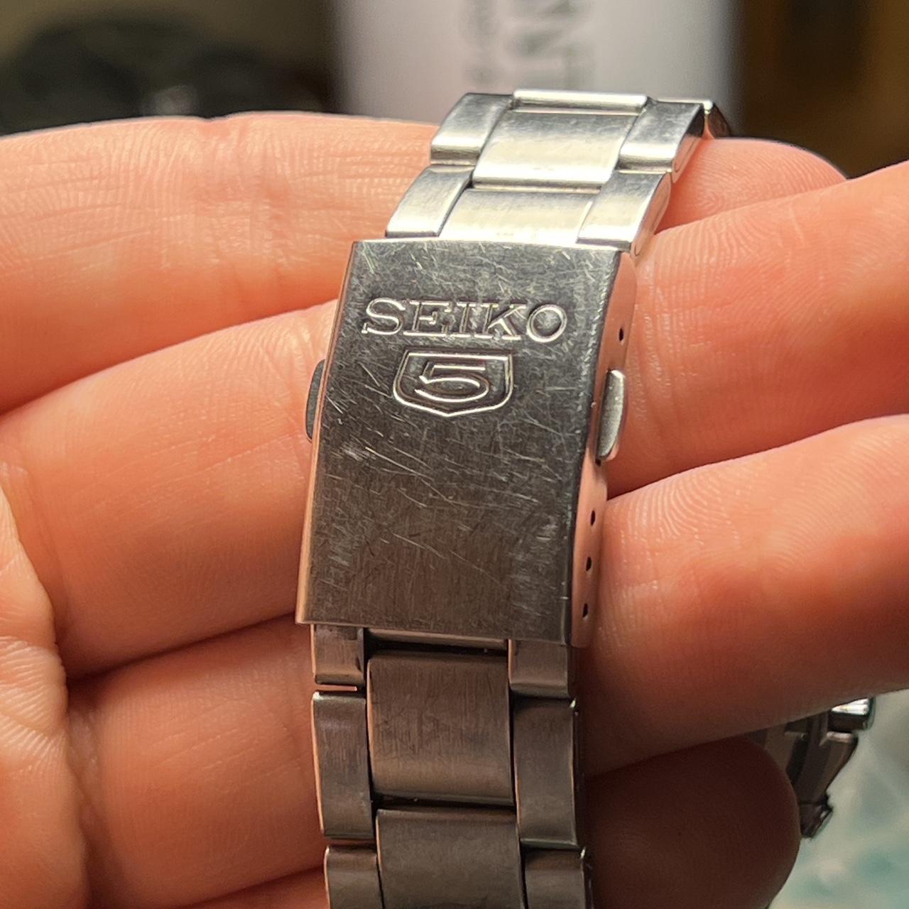 Seiko Men's Navy and Silver Watch (3)