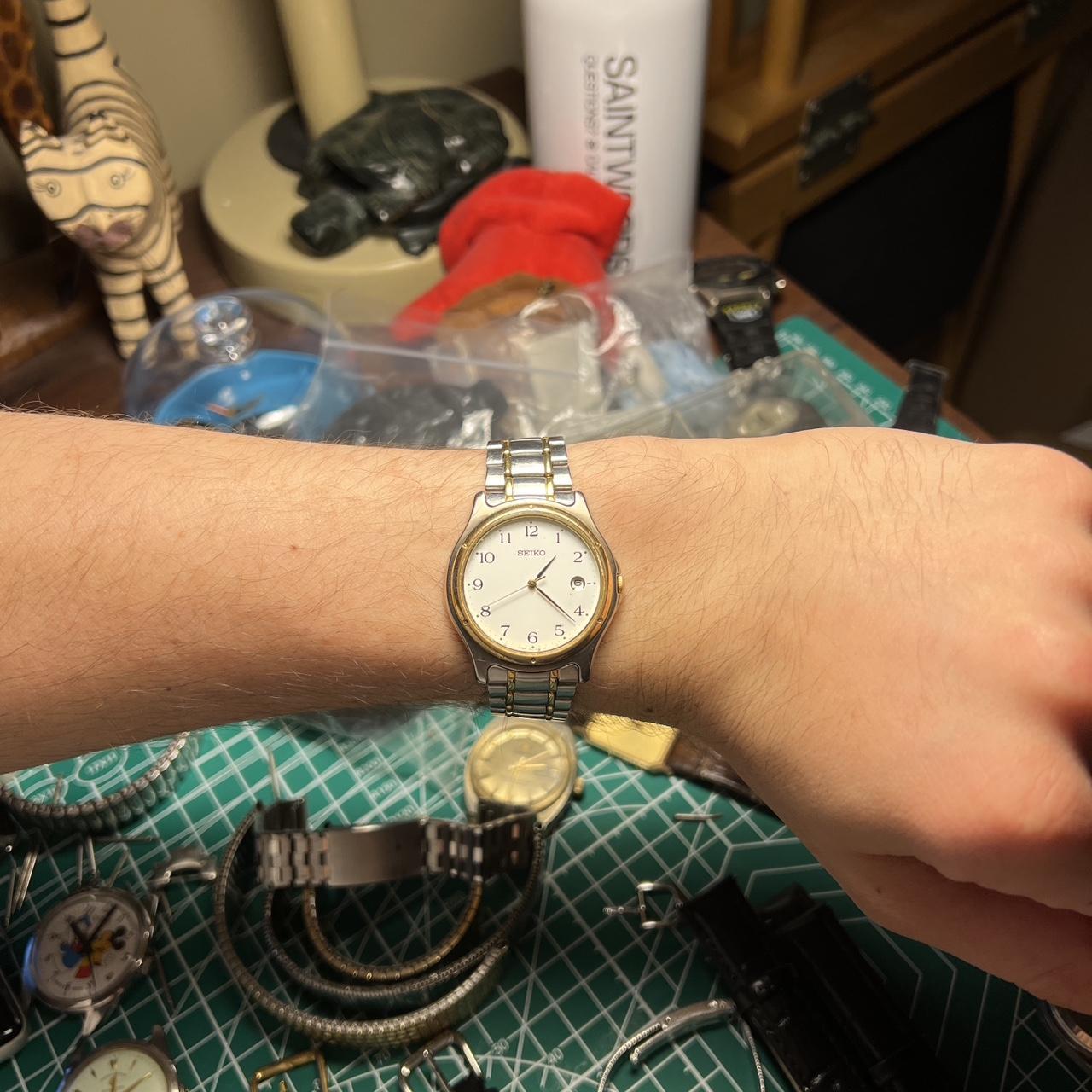 Seiko Men's Gold and Silver Watch (4)