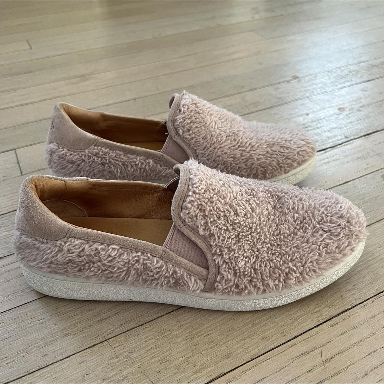 comfy slip on ugg sneakers lightly used but in