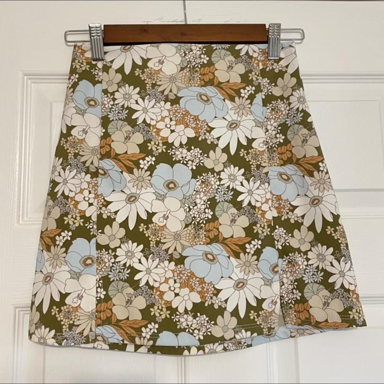 Altar’d State Floral Mini Skirt 🪷 Suuuuper cute and... - Depop