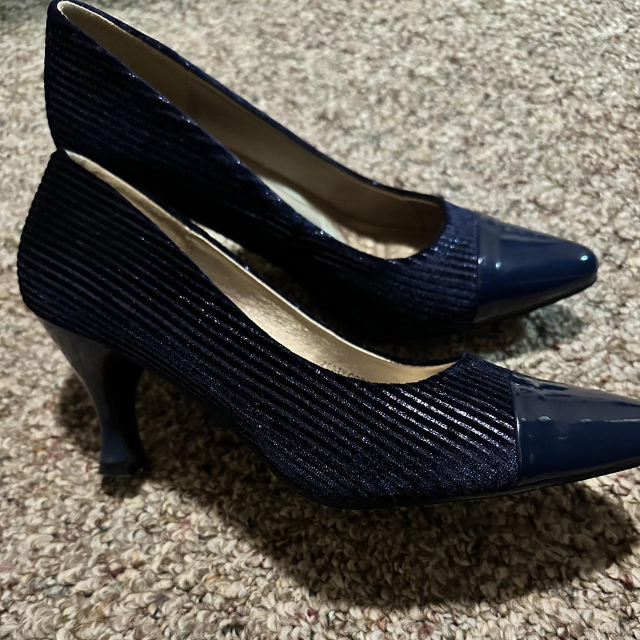 Navy pumps deals size 8.5