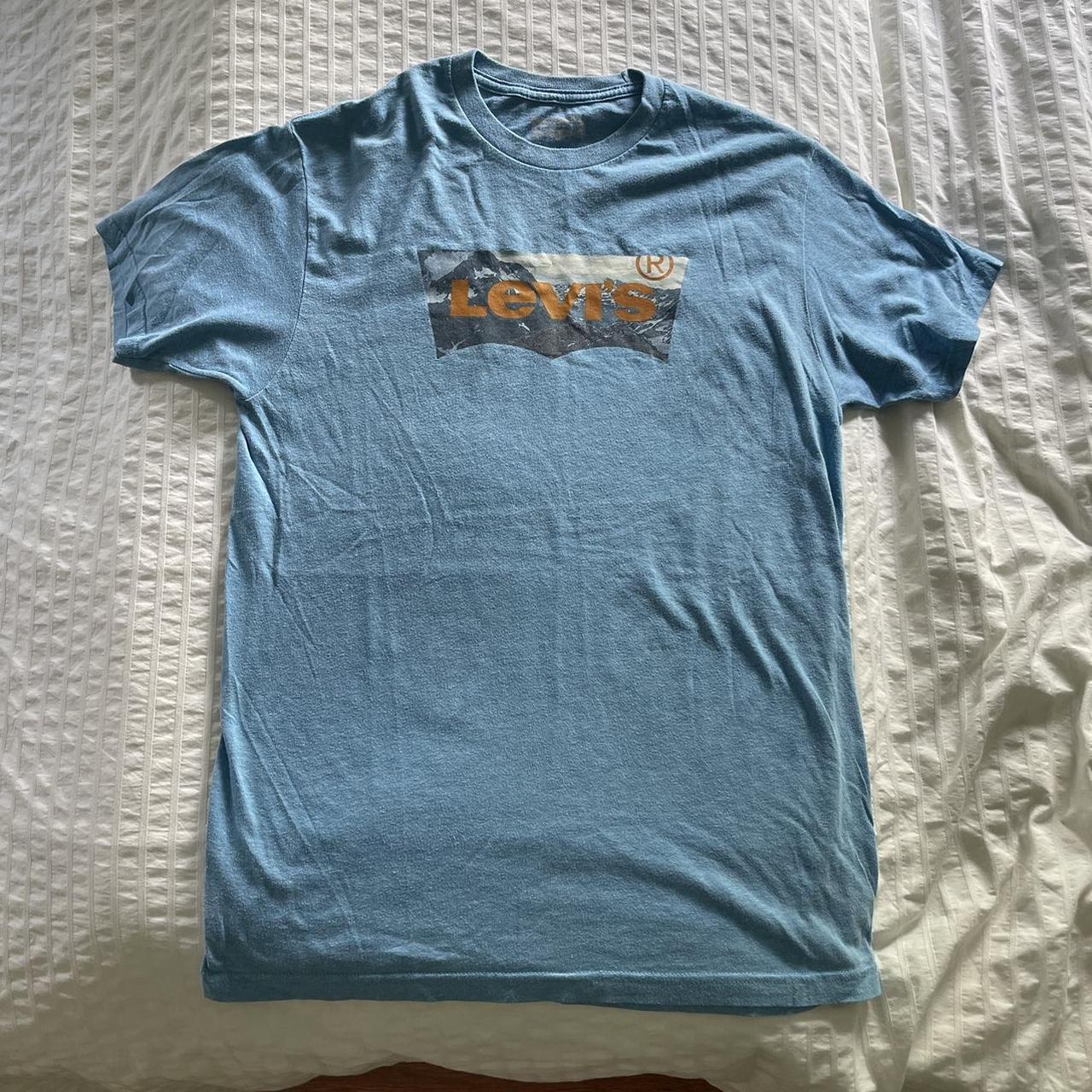 Levis t hotsell shirt color