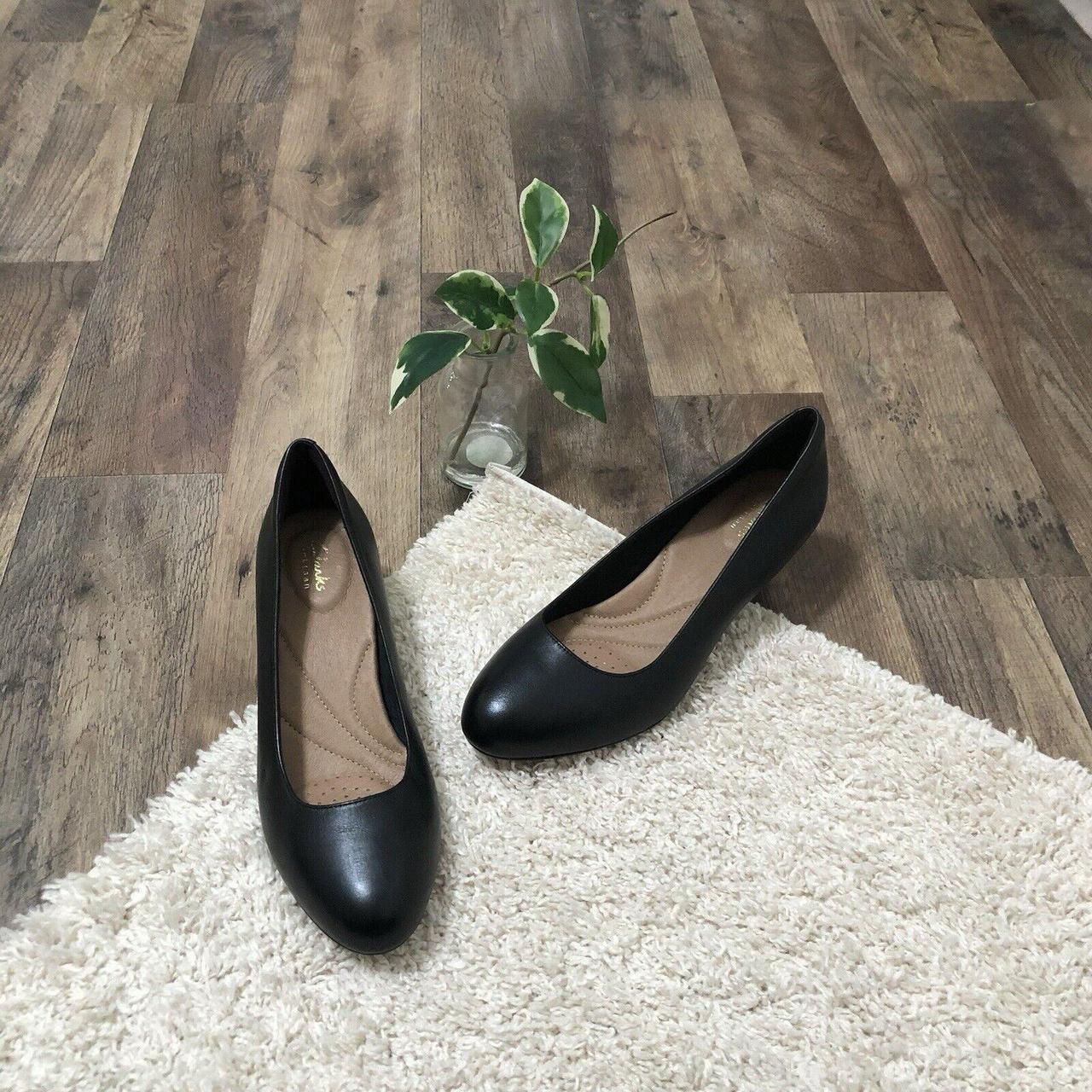 Clarks artisan heels Size 8 M Black heavenly. Depop