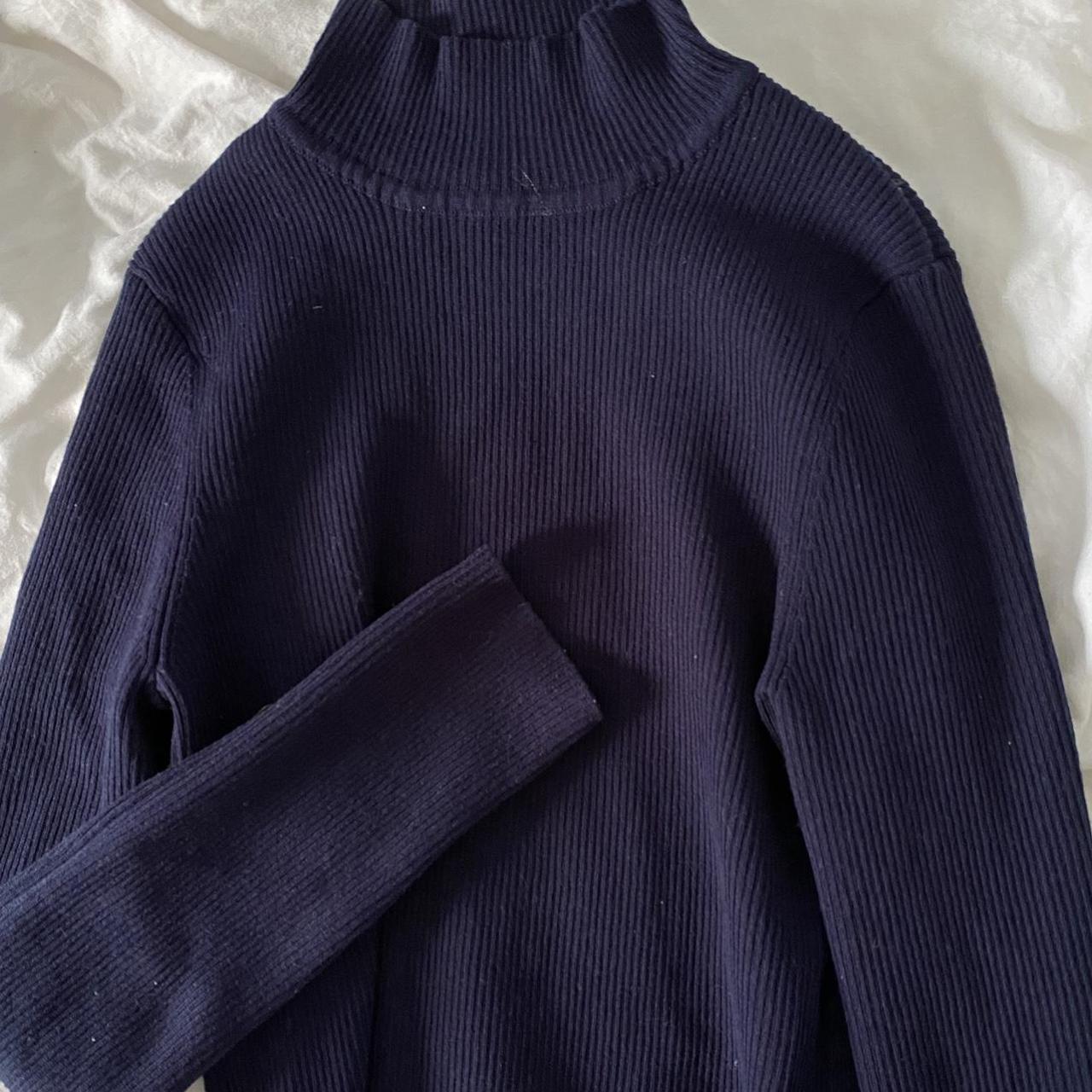 H&M Women's Navy Crop-top | Depop