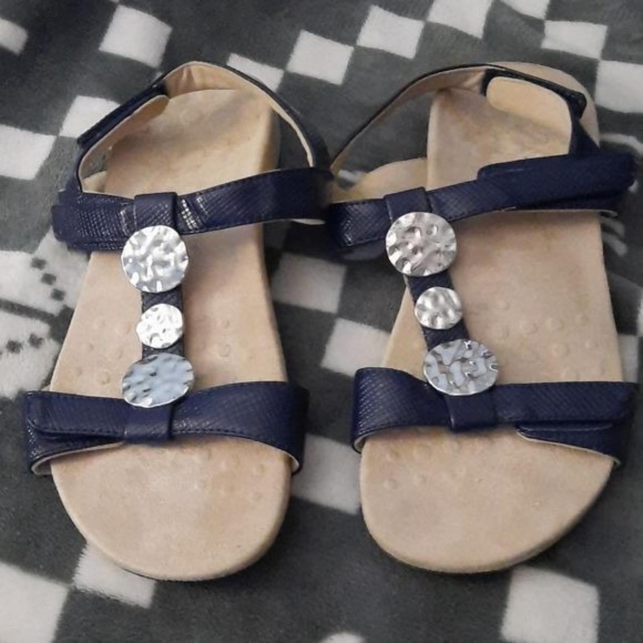 Navy blue hot sale vionic sandals