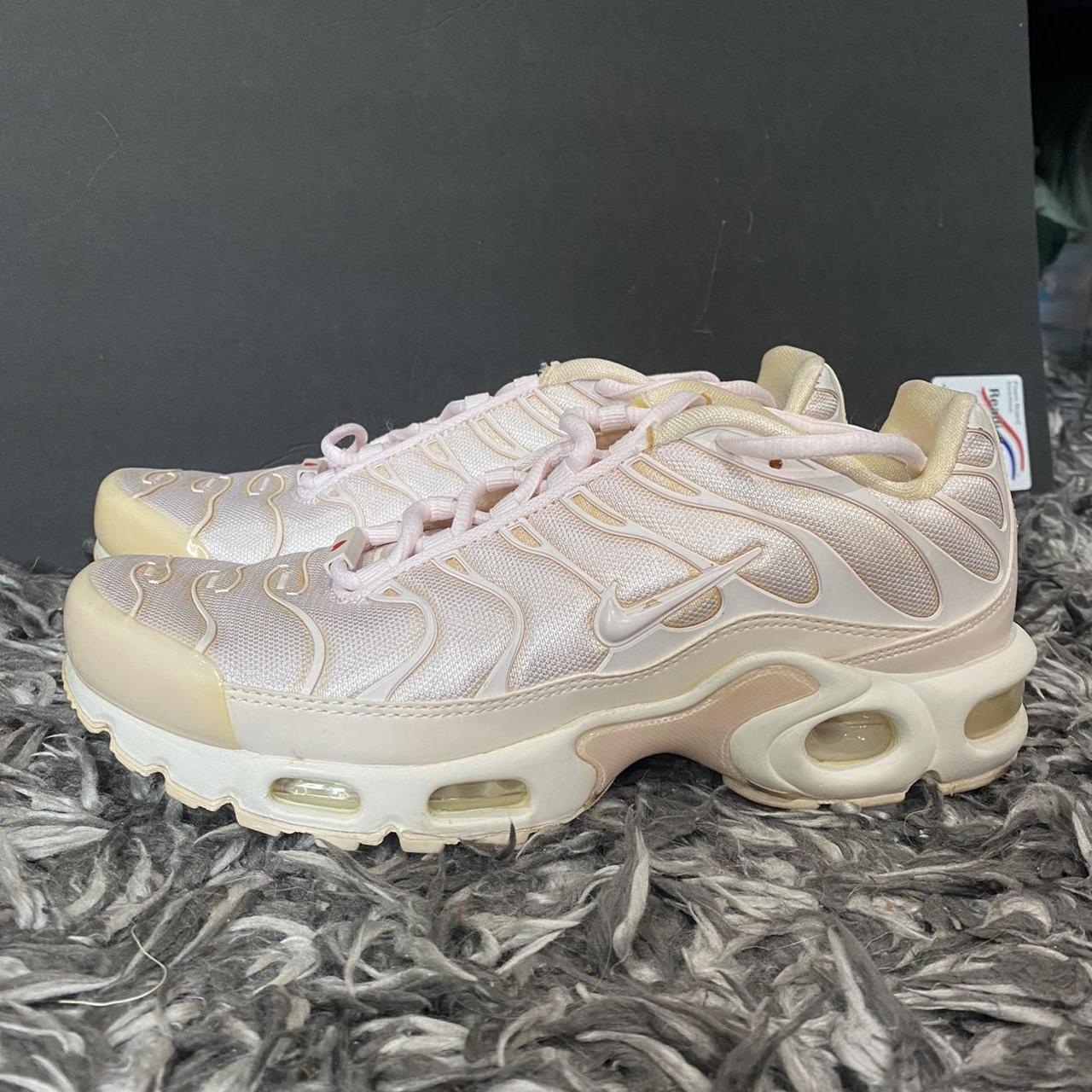 Light pink nike shop air max plus womens