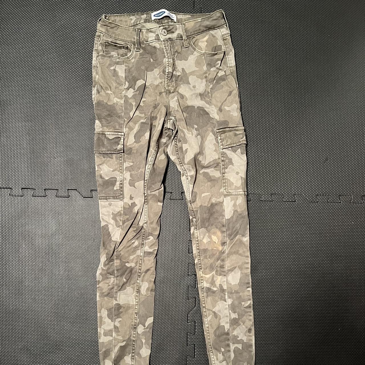 Old Navy Camo Pants Women's Size 14 In perfect - Depop