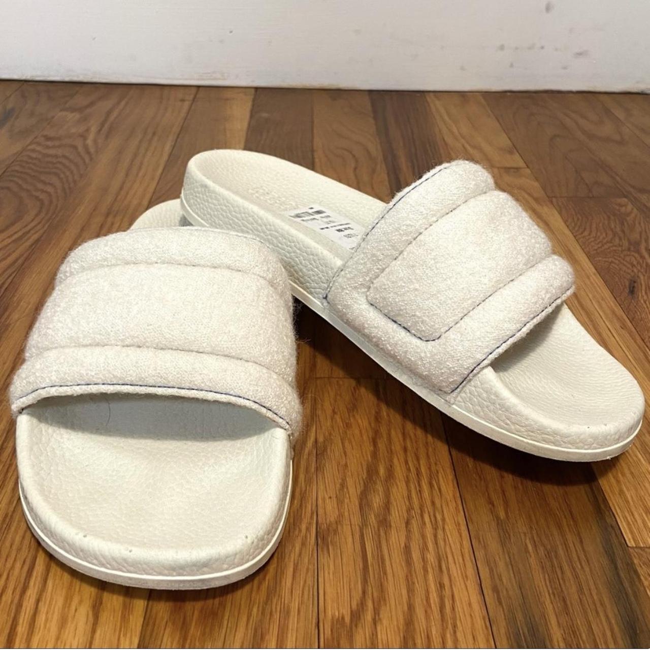 kenneth cole pool slides