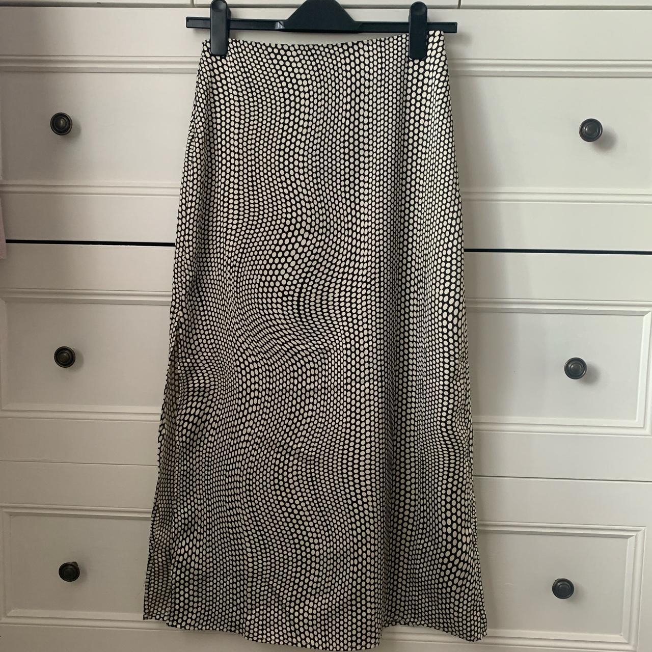 Stradivarius midi polka dot skirt with side split.... - Depop