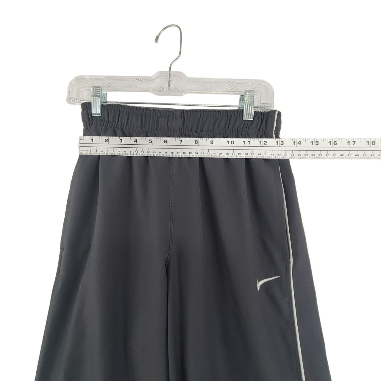 Nike Women's Athletic Pants Gray Size Small Good... Depop