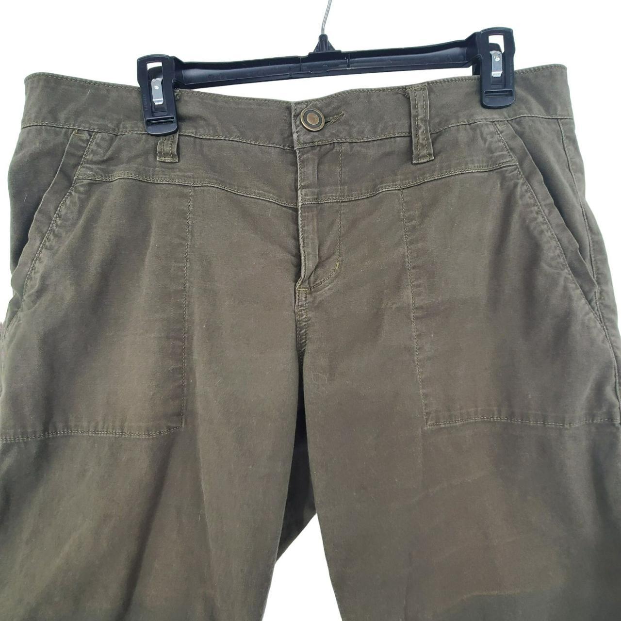 Cabi Women's Khaki Shorts | Depop