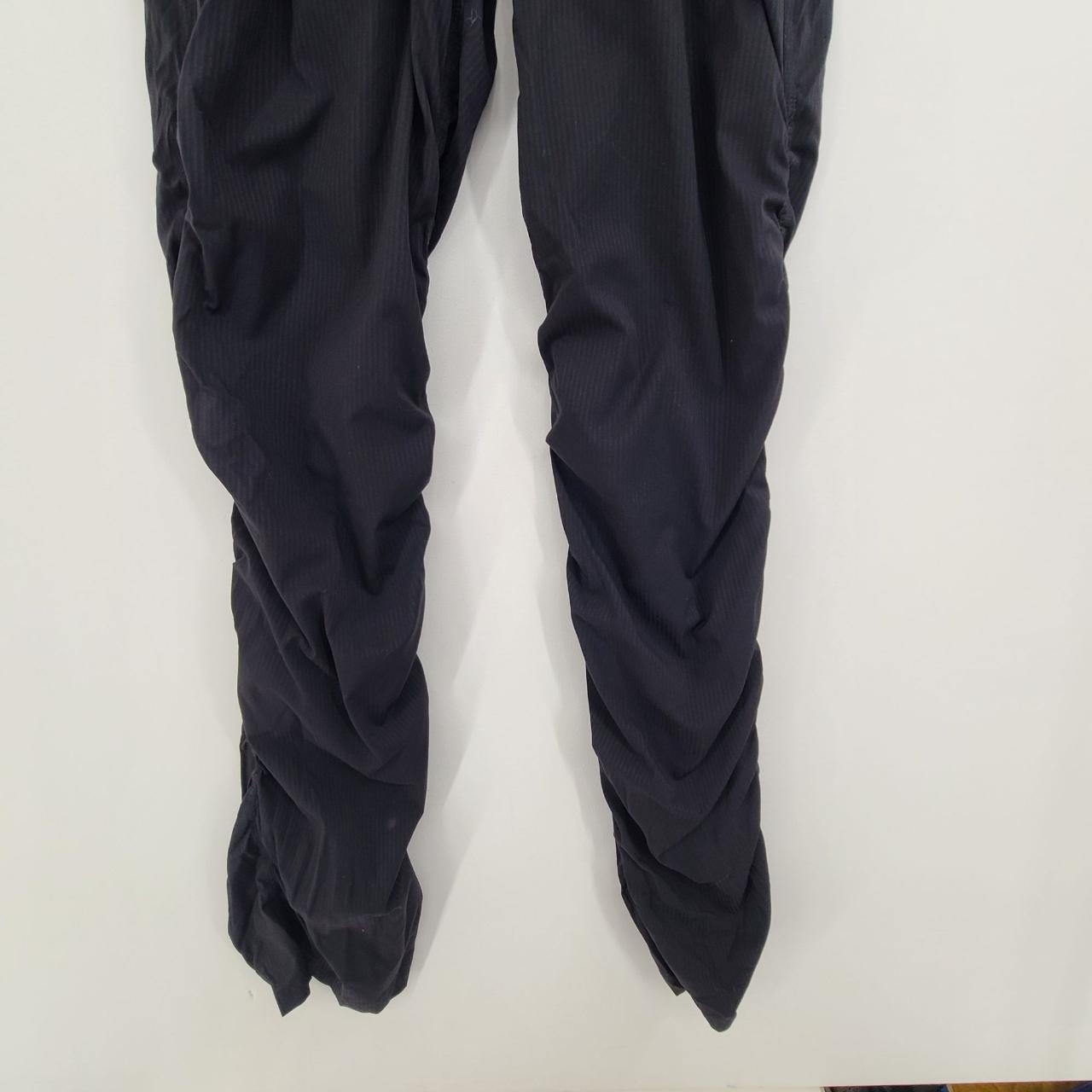 these are black full length leggings from ivivva, - Depop
