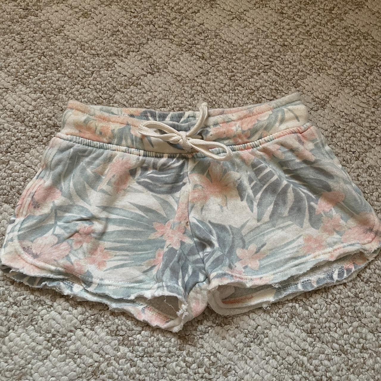 Vintage Havana Women's White and Pink Shorts (3)