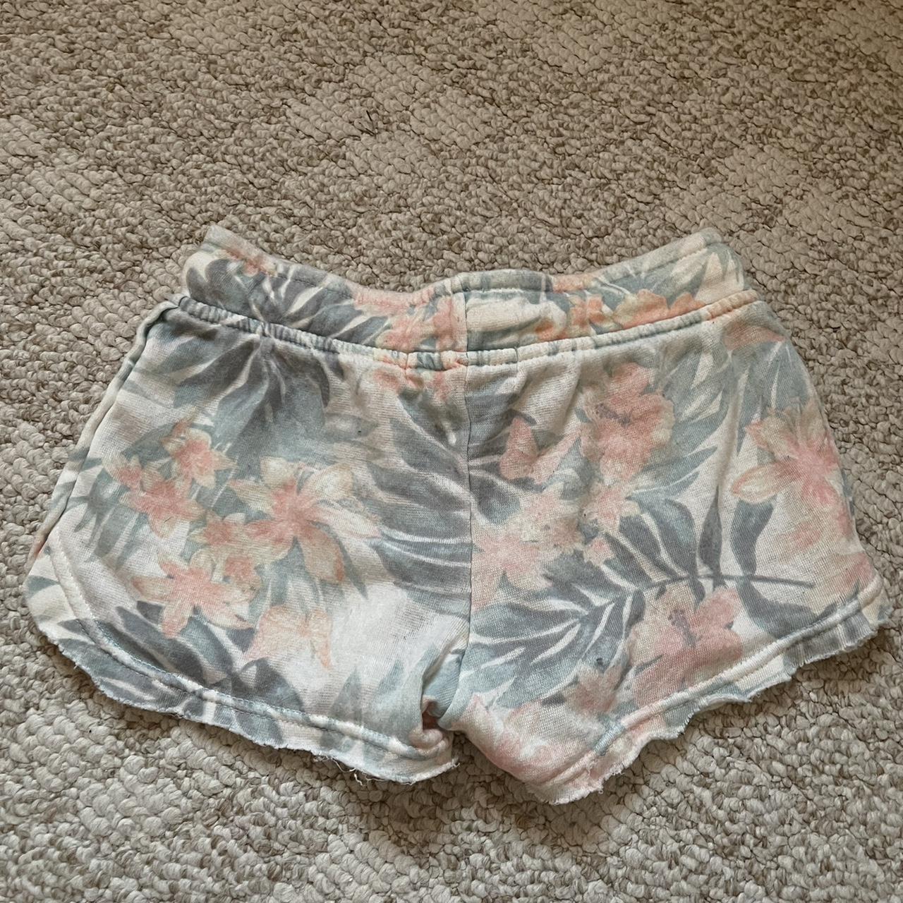 Vintage Havana Women's White and Pink Shorts (4)