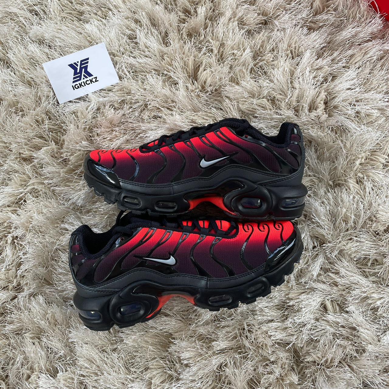air max plus bright crimson