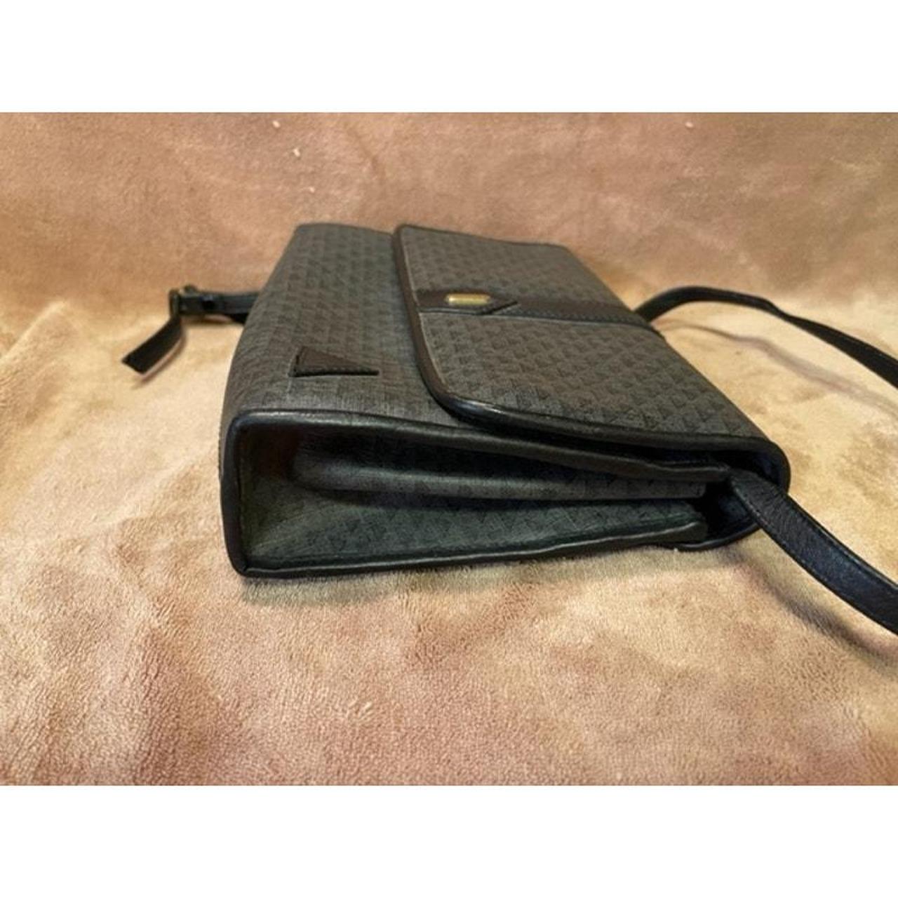 Store Vintage Liz Claiborne Black Leather & Gray Shoulder Bag (1984)