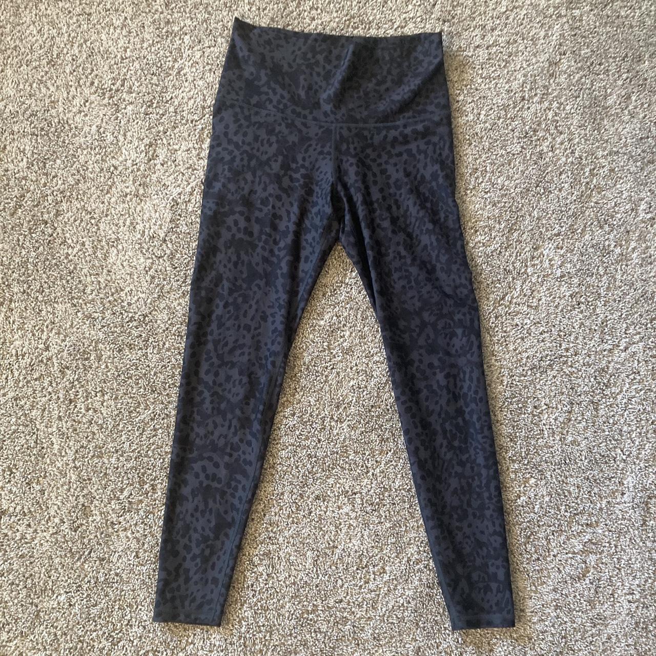 Old Navy Active Go-Dry Leggings Size L. The inseam - Depop