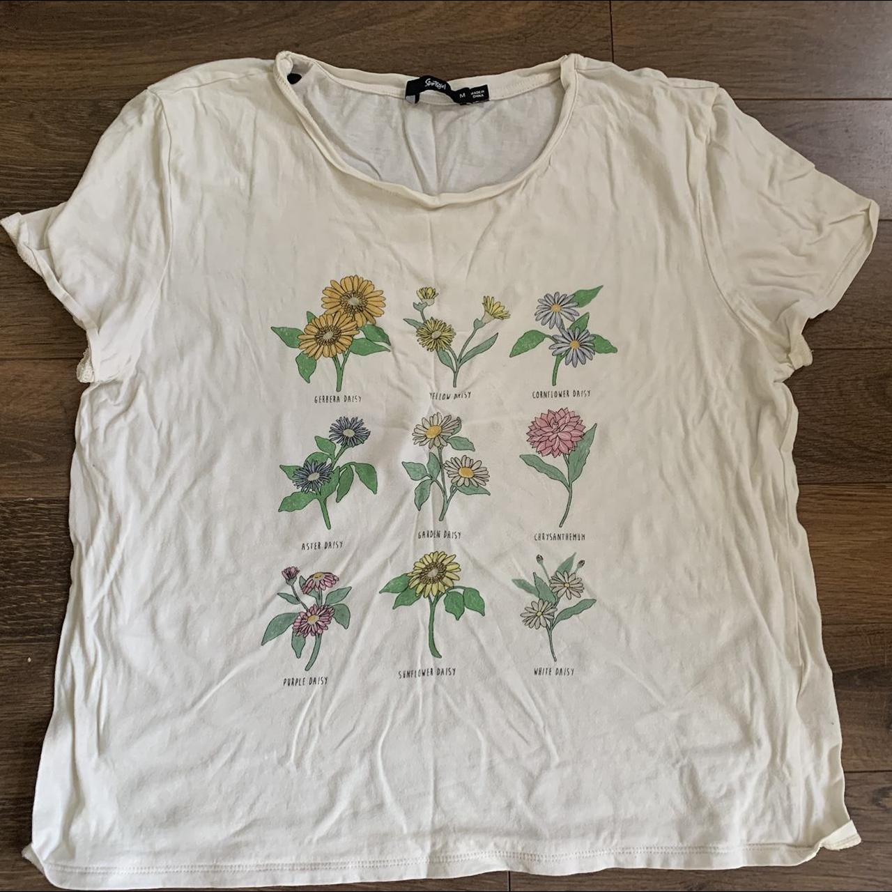 Sportsgirl botanical daisy tee shirt Size: M Good... - Depop