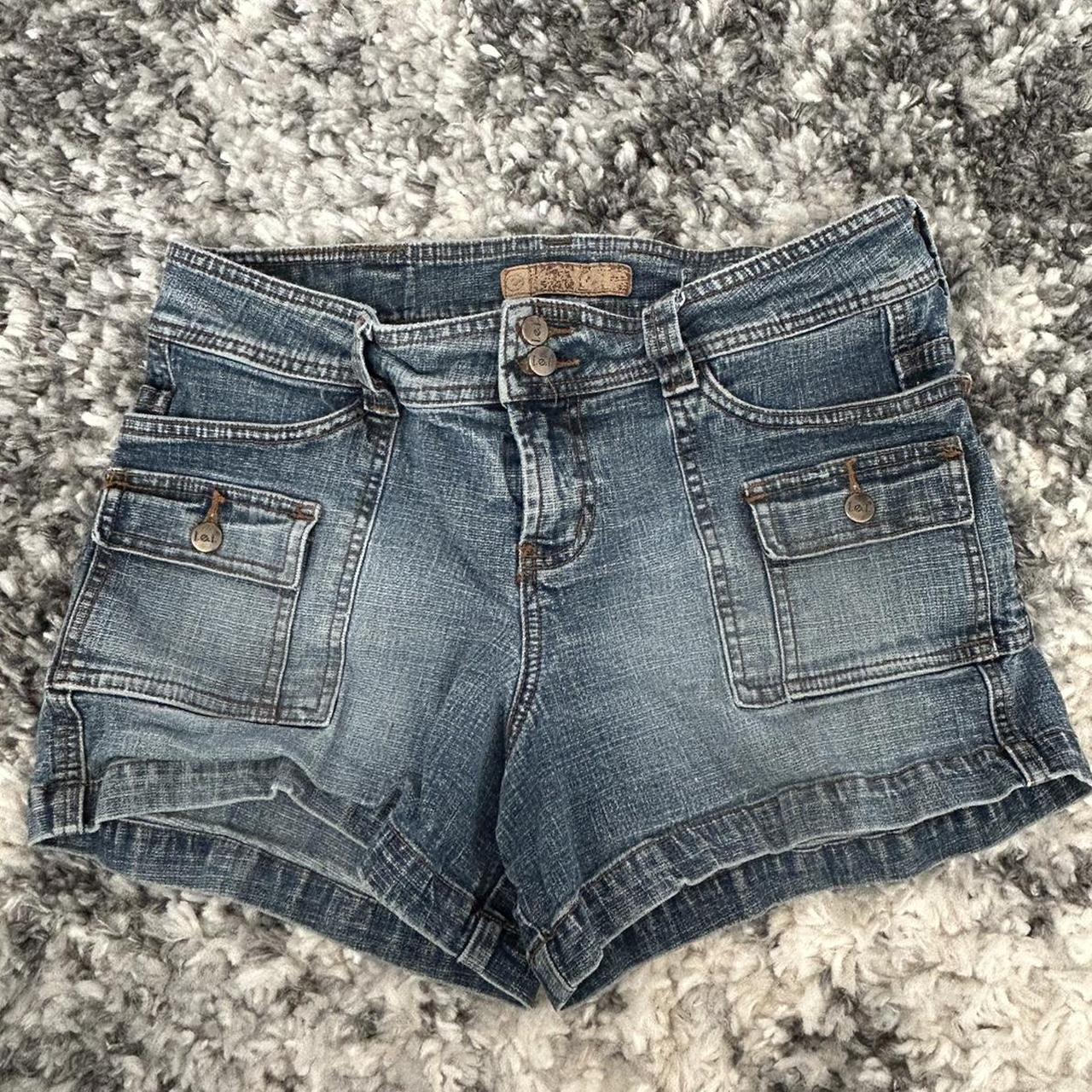 Lei shorts, love the details, great... - Depop