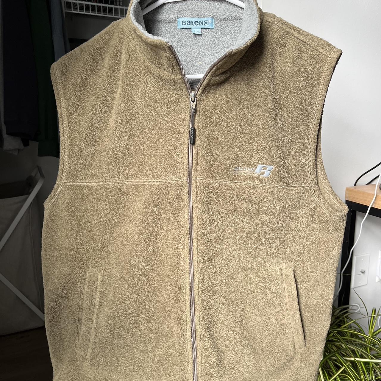 Awesome brown fleece vest Great fit and color - Depop