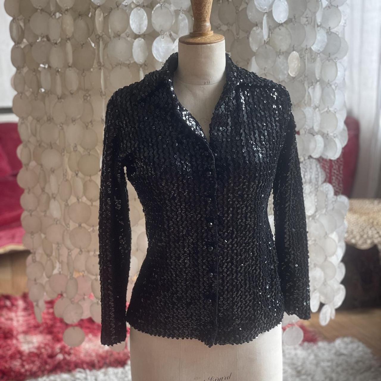 ️ SACKS FIFTH AVENUE Vintage shirt in stretch silk... - Depop