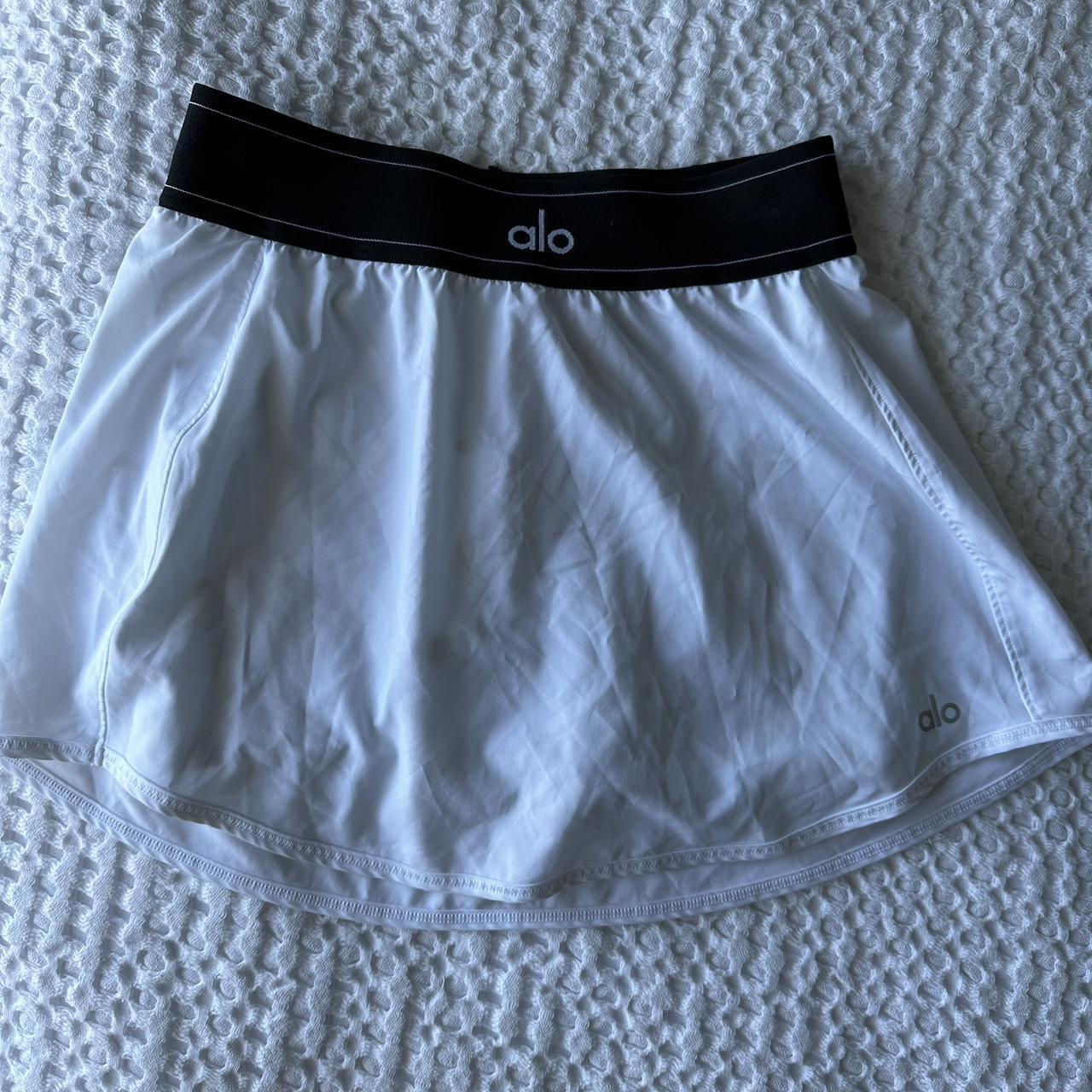 Alo Yoga Women's White Skirt | Depop